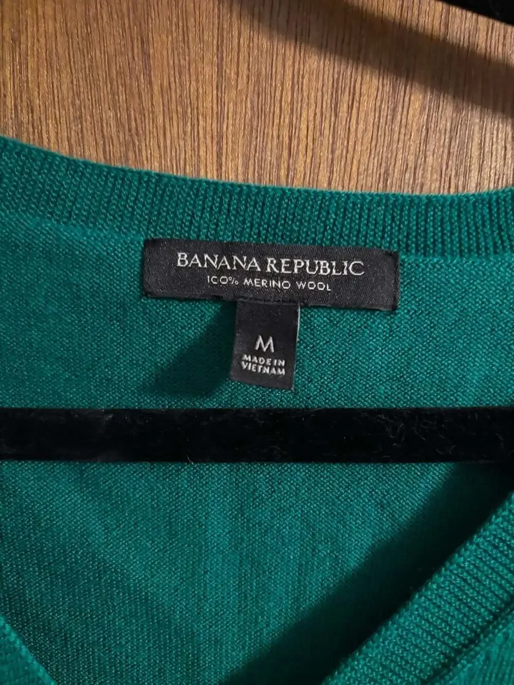 Banana Republic 100% Merino Wool Green V-Neck Sweater Size M